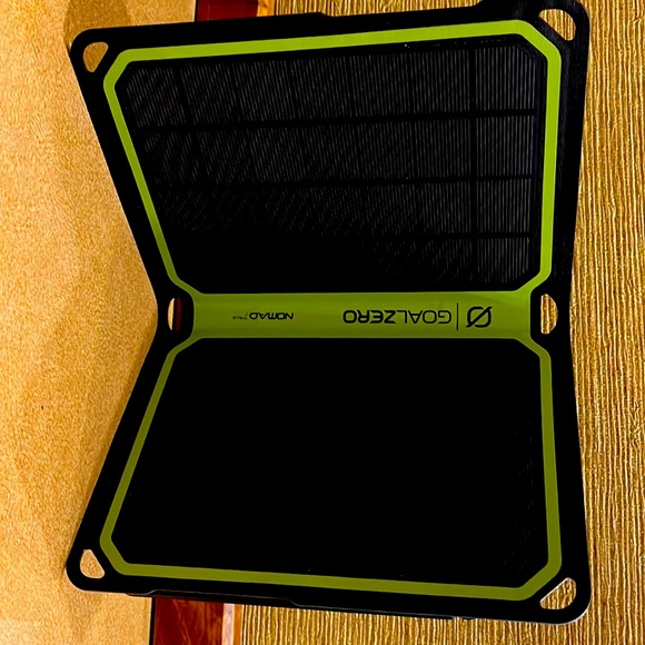 NEW GOAL ZERO NOMAD PLUS SOLAR PANEL CHARGER FOR USB DEVICES PHONES, LAPTOPS - Picture 2 of 5